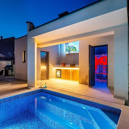 度假居 In With Sauna *